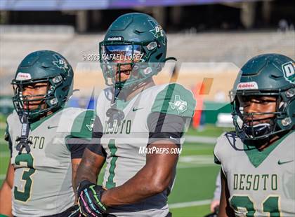 Thumbnail 2 in DeSoto vs. Willis (UIL 6A D2 Football Quarterfinals) photogallery.
