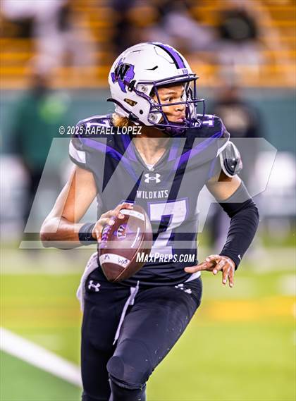 Thumbnail 2 in DeSoto vs. Willis (UIL 6A D2 Football Quarterfinals) photogallery.