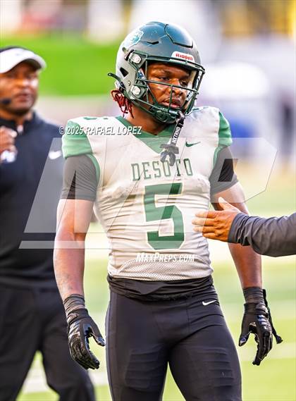 Thumbnail 1 in DeSoto vs. Willis (UIL 6A D2 Football Quarterfinals) photogallery.