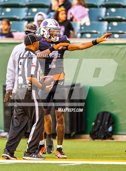 Thumbnail 2 in DeSoto vs. Willis (UIL 6A D2 Football Quarterfinals) photogallery.