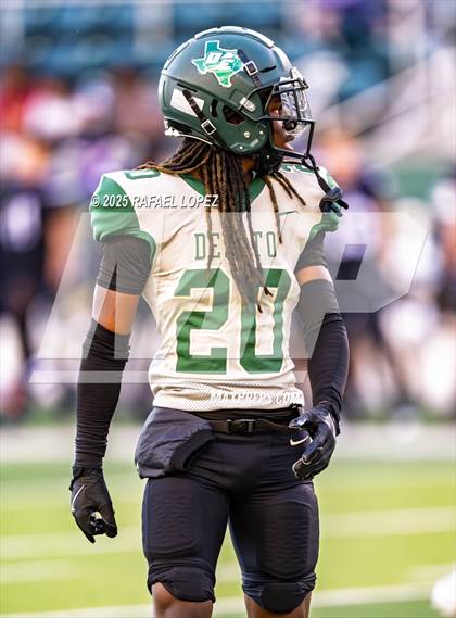 Thumbnail 2 in DeSoto vs. Willis (UIL 6A D2 Football Quarterfinals) photogallery.