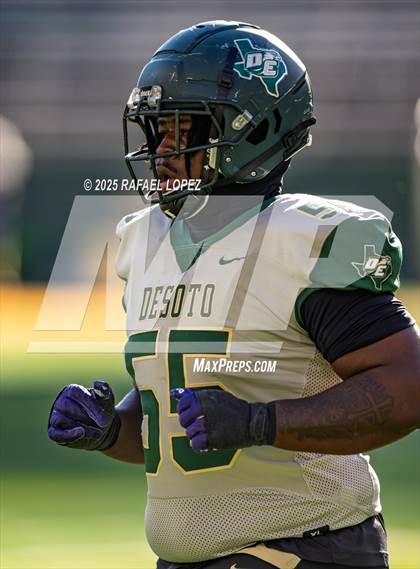Thumbnail 1 in DeSoto vs. Willis (UIL 6A D2 Football Quarterfinals) photogallery.