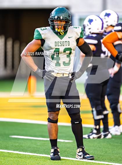 Thumbnail 2 in DeSoto vs. Willis (UIL 6A D2 Football Quarterfinals) photogallery.