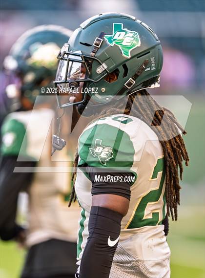 Thumbnail 2 in DeSoto vs. Willis (UIL 6A D2 Football Quarterfinals) photogallery.