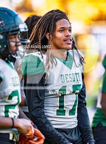 Thumbnail 2 in DeSoto vs. Willis (UIL 6A D2 Football Quarterfinals) photogallery.