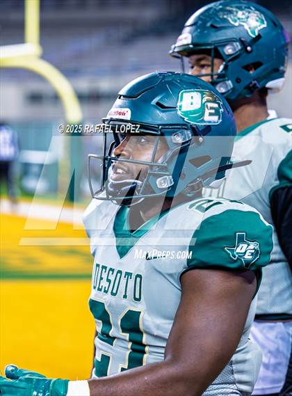 Thumbnail 3 in DeSoto vs. Willis (UIL 6A D2 Football Quarterfinals) photogallery.