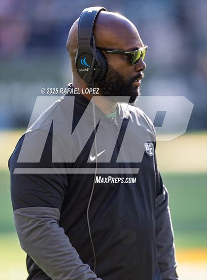 Thumbnail 1 in DeSoto vs. Willis (UIL 6A D2 Football Quarterfinals) photogallery.