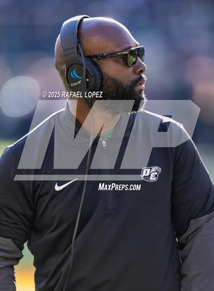 Thumbnail 2 in DeSoto vs. Willis (UIL 6A D2 Football Quarterfinals) photogallery.