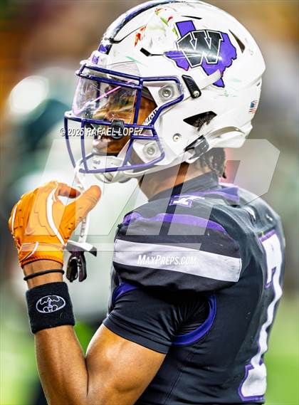 Thumbnail 3 in DeSoto vs. Willis (UIL 6A D2 Football Quarterfinals) photogallery.
