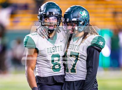 Thumbnail 2 in DeSoto vs. Willis (UIL 6A D2 Football Quarterfinals) photogallery.