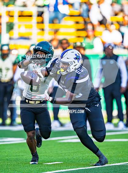 Thumbnail 2 in DeSoto vs. Willis (UIL 6A D2 Football Quarterfinals) photogallery.