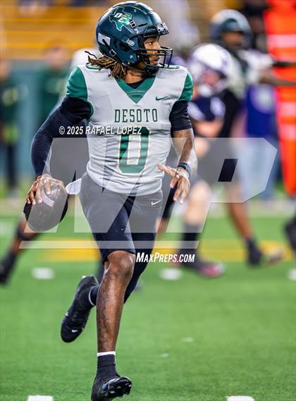 Thumbnail 2 in DeSoto vs. Willis (UIL 6A D2 Football Quarterfinals) photogallery.