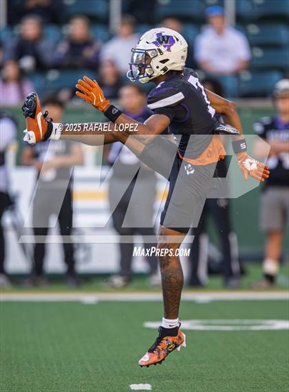 Thumbnail 3 in DeSoto vs. Willis (UIL 6A D2 Football Quarterfinals) photogallery.