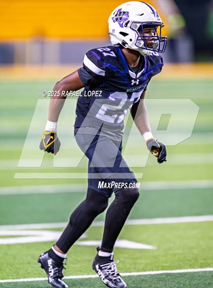 Thumbnail 2 in DeSoto vs. Willis (UIL 6A D2 Football Quarterfinals) photogallery.