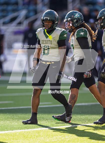 Thumbnail 2 in DeSoto vs. Willis (UIL 6A D2 Football Quarterfinals) photogallery.