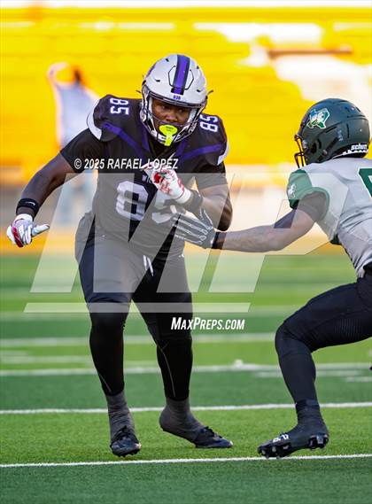 Thumbnail 2 in DeSoto vs. Willis (UIL 6A D2 Football Quarterfinals) photogallery.