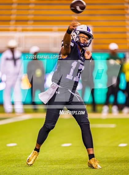 Thumbnail 1 in DeSoto vs. Willis (UIL 6A D2 Football Quarterfinals) photogallery.