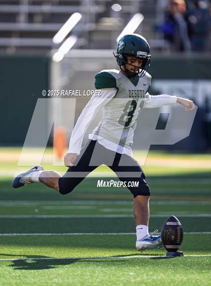 Thumbnail 2 in DeSoto vs. Willis (UIL 6A D2 Football Quarterfinals) photogallery.
