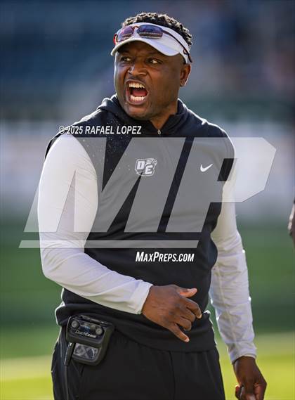 Thumbnail 2 in DeSoto vs. Willis (UIL 6A D2 Football Quarterfinals) photogallery.