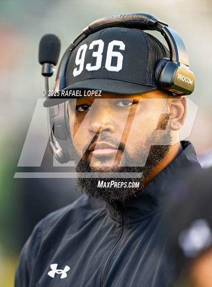 Thumbnail 1 in DeSoto vs. Willis (UIL 6A D2 Football Quarterfinals) photogallery.