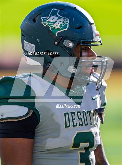 Thumbnail 3 in DeSoto vs. Willis (UIL 6A D2 Football Quarterfinals) photogallery.
