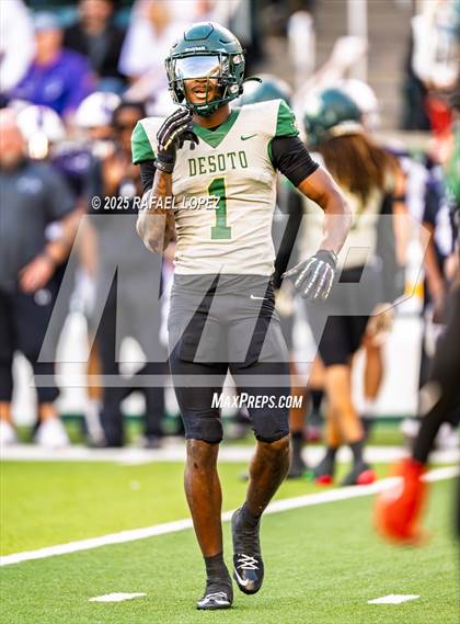 Thumbnail 2 in DeSoto vs. Willis (UIL 6A D2 Football Quarterfinals) photogallery.