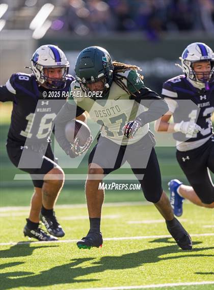 Thumbnail 1 in DeSoto vs. Willis (UIL 6A D2 Football Quarterfinals) photogallery.