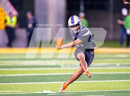 Thumbnail 2 in DeSoto vs. Willis (UIL 6A D2 Football Quarterfinals) photogallery.