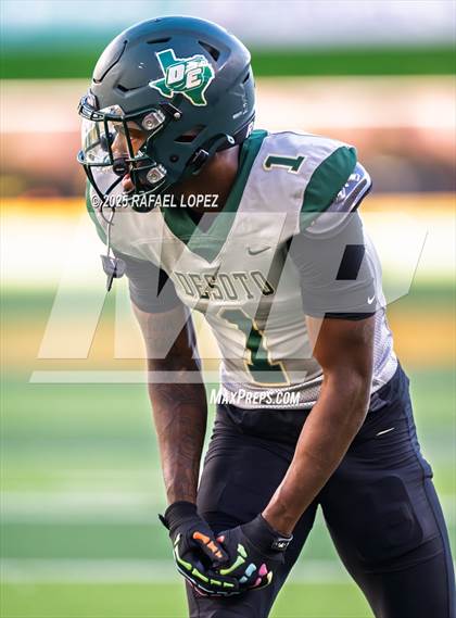 Thumbnail 3 in DeSoto vs. Willis (UIL 6A D2 Football Quarterfinals) photogallery.