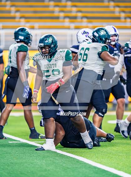 Thumbnail 1 in DeSoto vs. Willis (UIL 6A D2 Football Quarterfinals) photogallery.