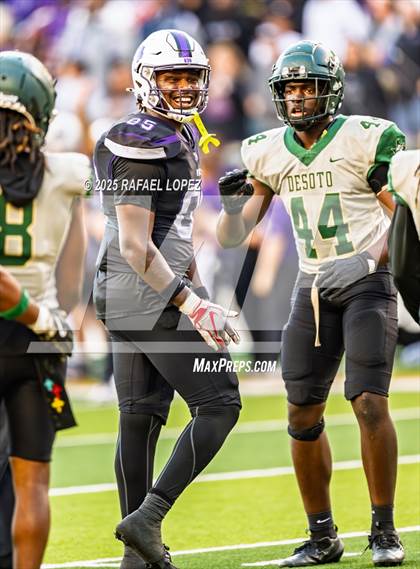 Thumbnail 3 in DeSoto vs. Willis (UIL 6A D2 Football Quarterfinals) photogallery.