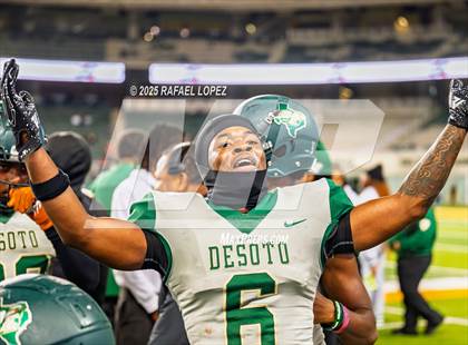Thumbnail 1 in DeSoto vs. Willis (UIL 6A D2 Football Quarterfinals) photogallery.
