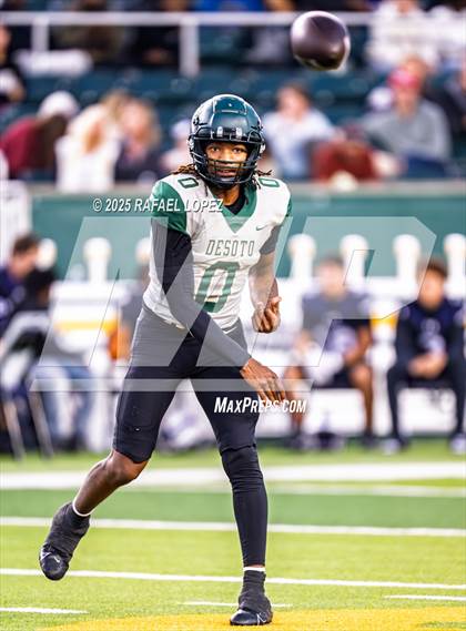 Thumbnail 1 in DeSoto vs. Willis (UIL 6A D2 Football Quarterfinals) photogallery.