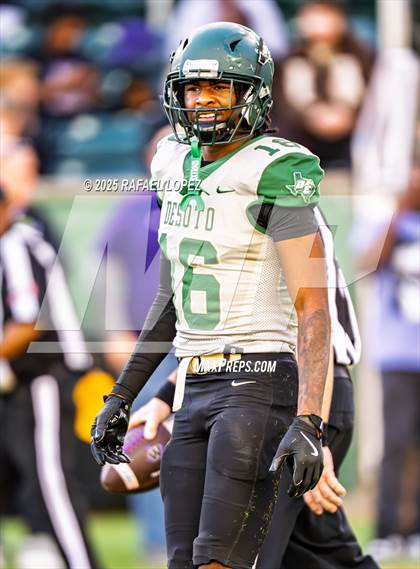 Thumbnail 3 in DeSoto vs. Willis (UIL 6A D2 Football Quarterfinals) photogallery.