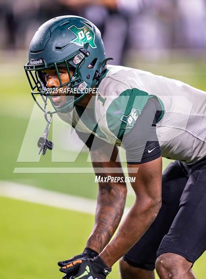 Thumbnail 3 in DeSoto vs. Willis (UIL 6A D2 Football Quarterfinals) photogallery.