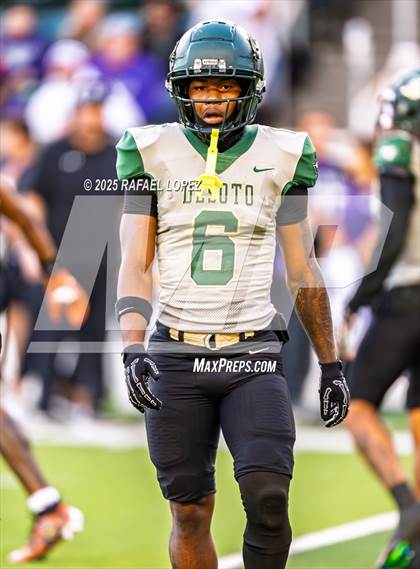 Thumbnail 2 in DeSoto vs. Willis (UIL 6A D2 Football Quarterfinals) photogallery.