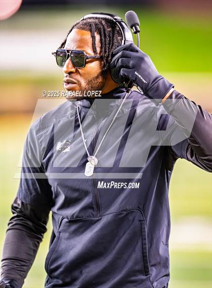 Thumbnail 3 in DeSoto vs. Willis (UIL 6A D2 Football Quarterfinals) photogallery.