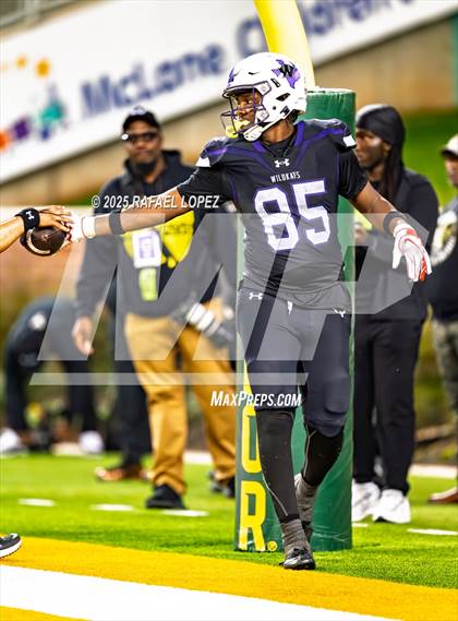 Thumbnail 2 in DeSoto vs. Willis (UIL 6A D2 Football Quarterfinals) photogallery.