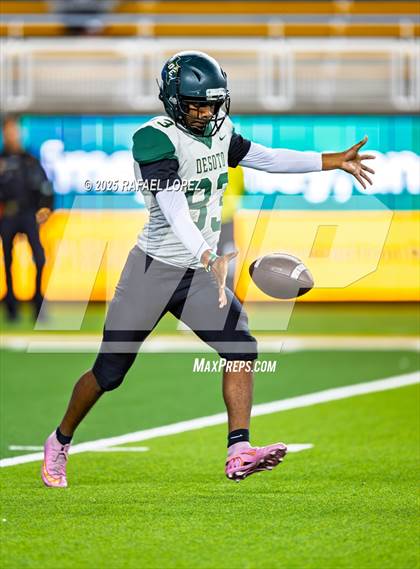 Thumbnail 3 in DeSoto vs. Willis (UIL 6A D2 Football Quarterfinals) photogallery.