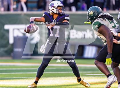 Thumbnail 1 in DeSoto vs. Willis (UIL 6A D2 Football Quarterfinals) photogallery.
