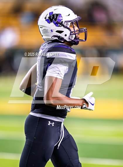 Thumbnail 2 in DeSoto vs. Willis (UIL 6A D2 Football Quarterfinals) photogallery.