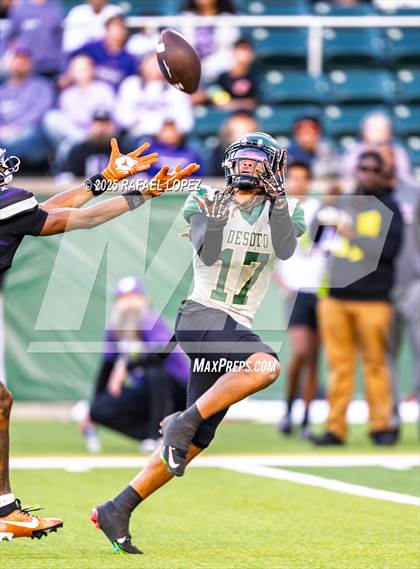 Thumbnail 1 in DeSoto vs. Willis (UIL 6A D2 Football Quarterfinals) photogallery.