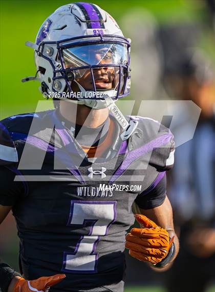 Thumbnail 2 in DeSoto vs. Willis (UIL 6A D2 Football Quarterfinals) photogallery.