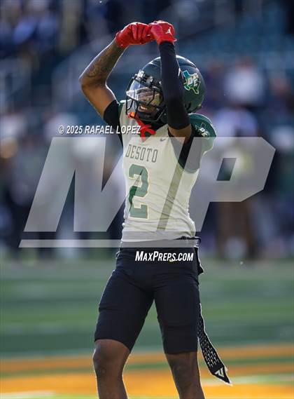 Thumbnail 2 in DeSoto vs. Willis (UIL 6A D2 Football Quarterfinals) photogallery.