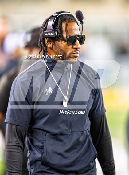 Thumbnail 3 in DeSoto vs. Willis (UIL 6A D2 Football Quarterfinals) photogallery.