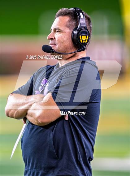 Thumbnail 2 in DeSoto vs. Willis (UIL 6A D2 Football Quarterfinals) photogallery.