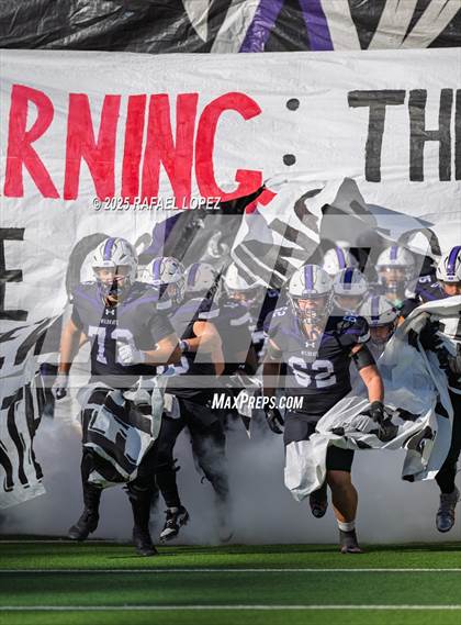 Thumbnail 2 in DeSoto vs. Willis (UIL 6A D2 Football Quarterfinals) photogallery.