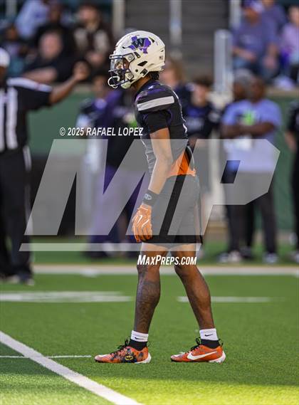 Thumbnail 2 in DeSoto vs. Willis (UIL 6A D2 Football Quarterfinals) photogallery.