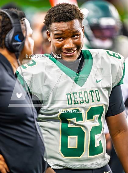 Thumbnail 2 in DeSoto vs. Willis (UIL 6A D2 Football Quarterfinals) photogallery.