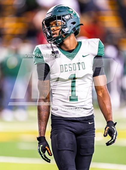 Thumbnail 1 in DeSoto vs. Willis (UIL 6A D2 Football Quarterfinals) photogallery.